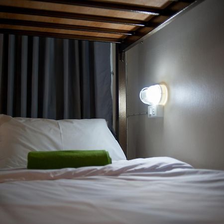 Victory Park Hostel Bangkok Exterior photo