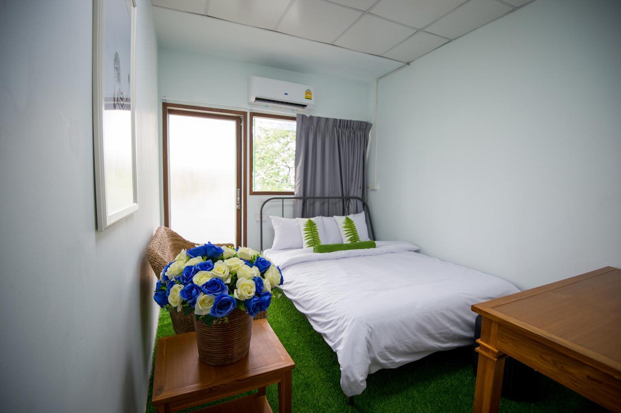 Victory Park Hostel Bangkok Exterior photo