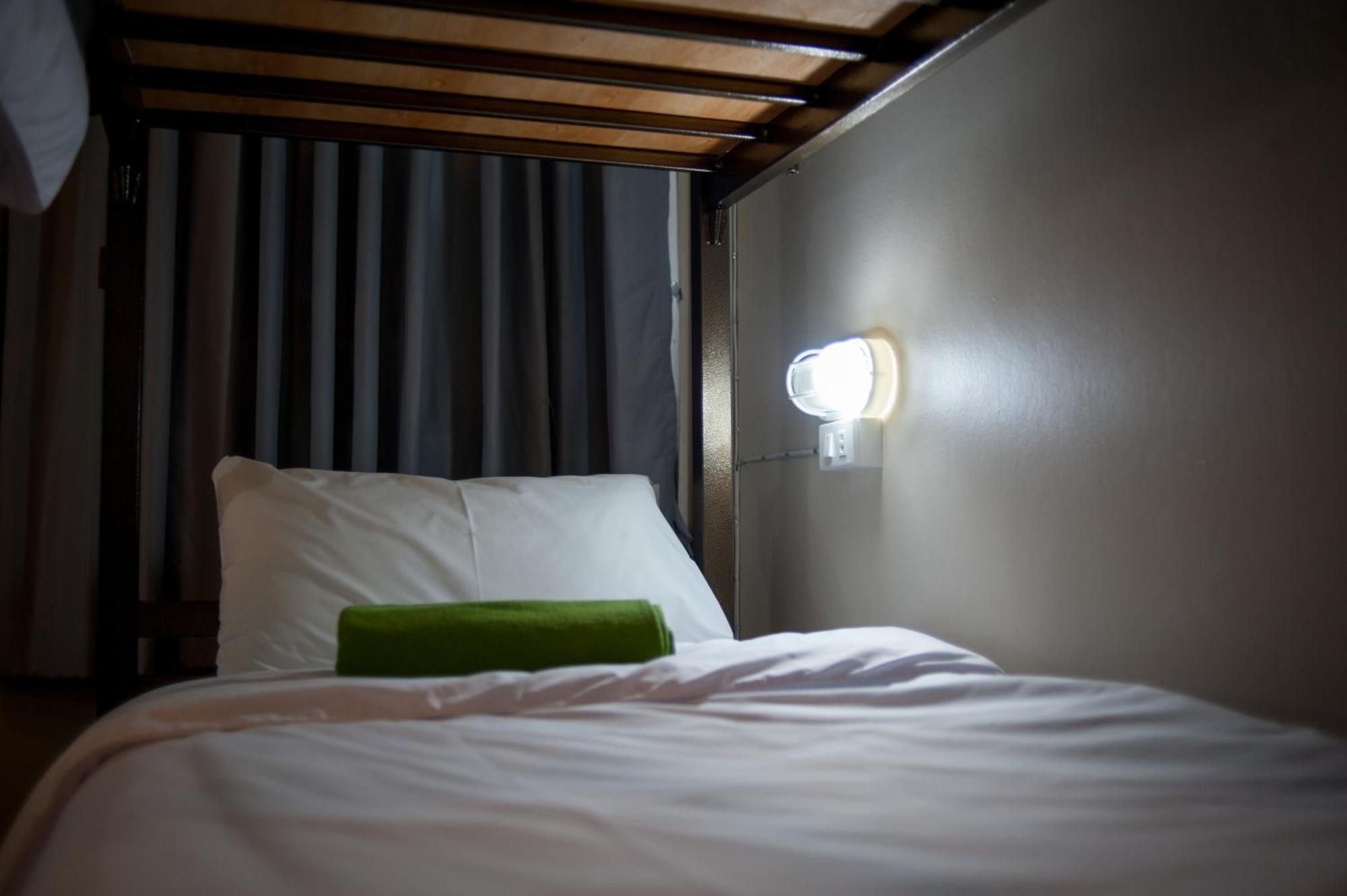 Victory Park Hostel Bangkok Exterior photo