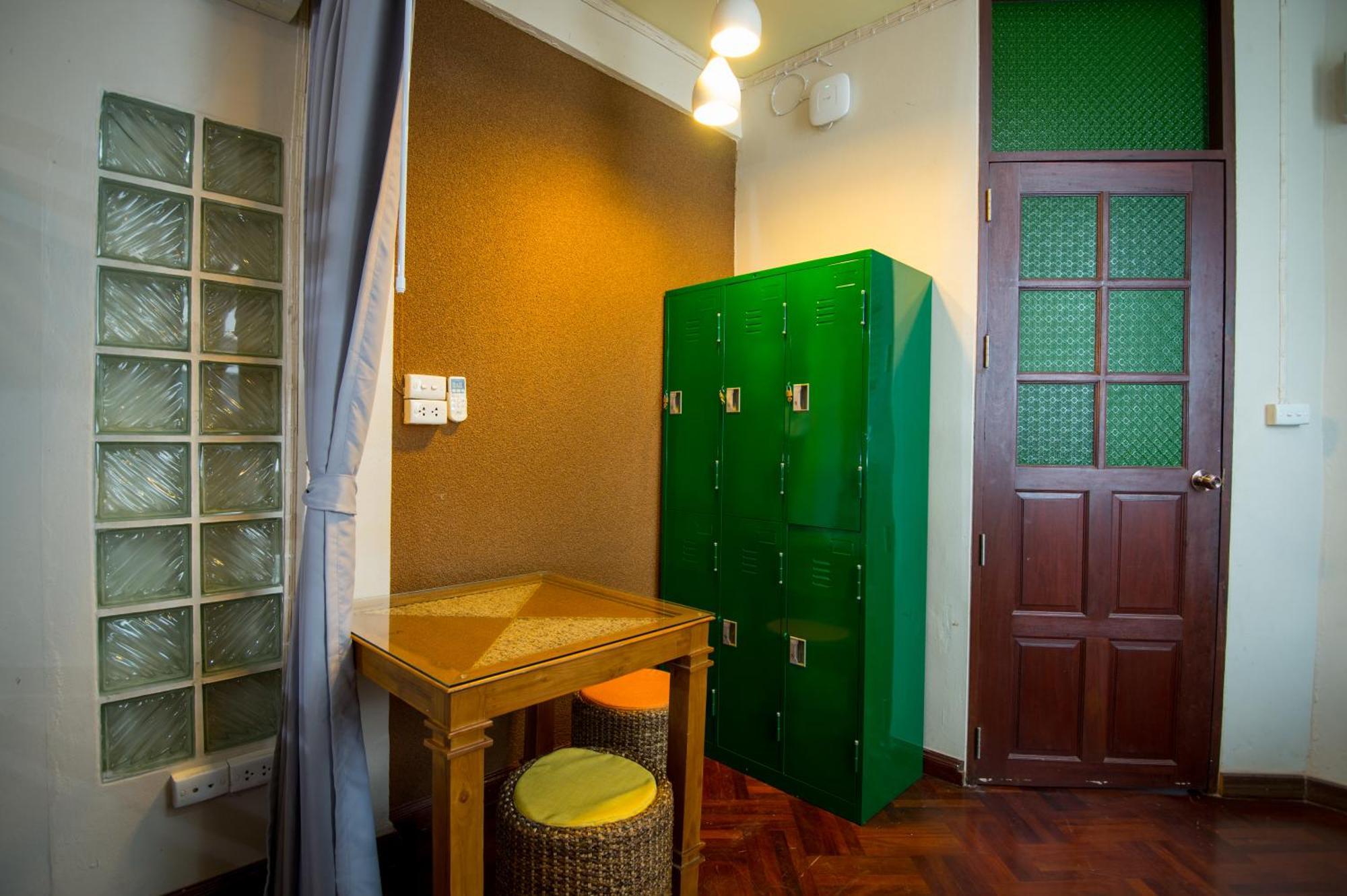 Victory Park Hostel Bangkok Room photo
