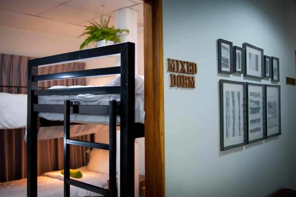 Victory Park Hostel Bangkok Exterior photo
