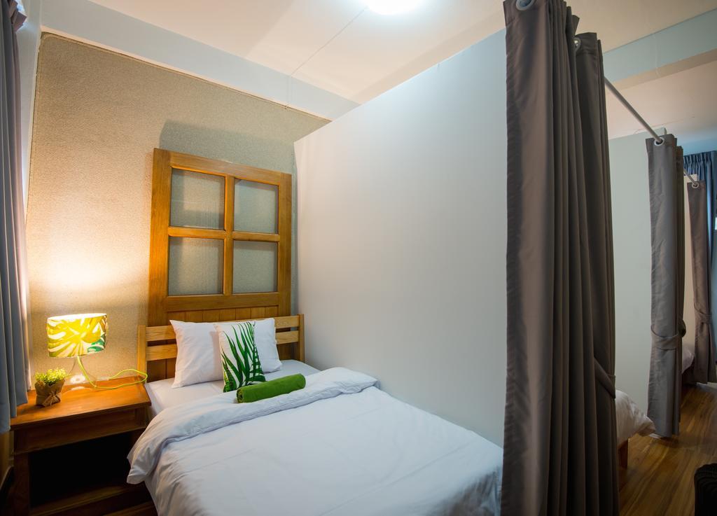 Victory Park Hostel Bangkok Exterior photo