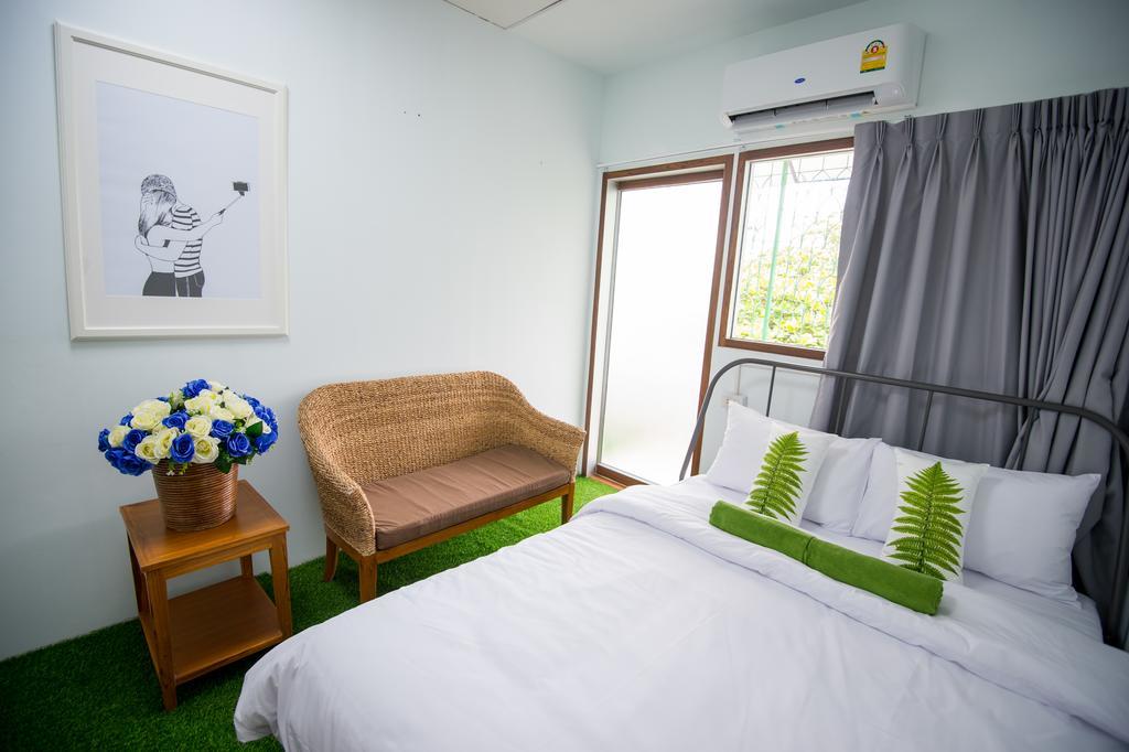 Victory Park Hostel Bangkok Exterior photo