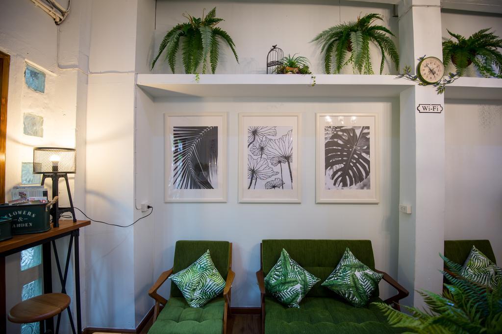 Victory Park Hostel Bangkok Exterior photo