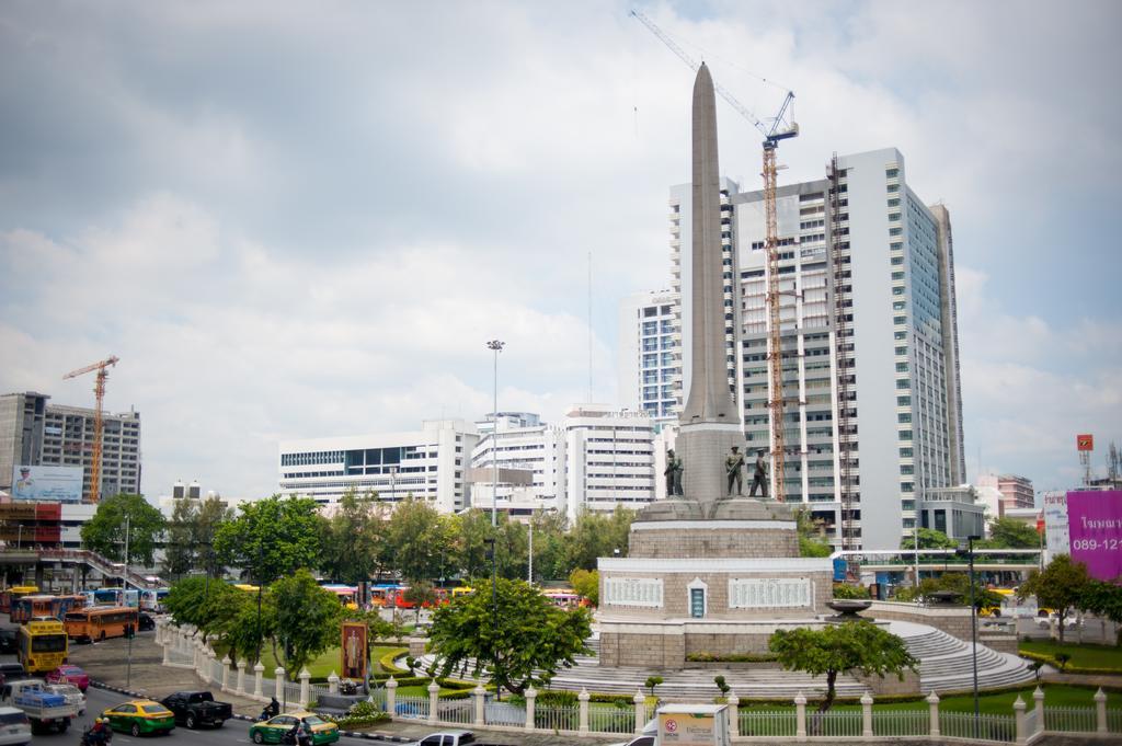 Victory Park Hostel Bangkok Exterior photo