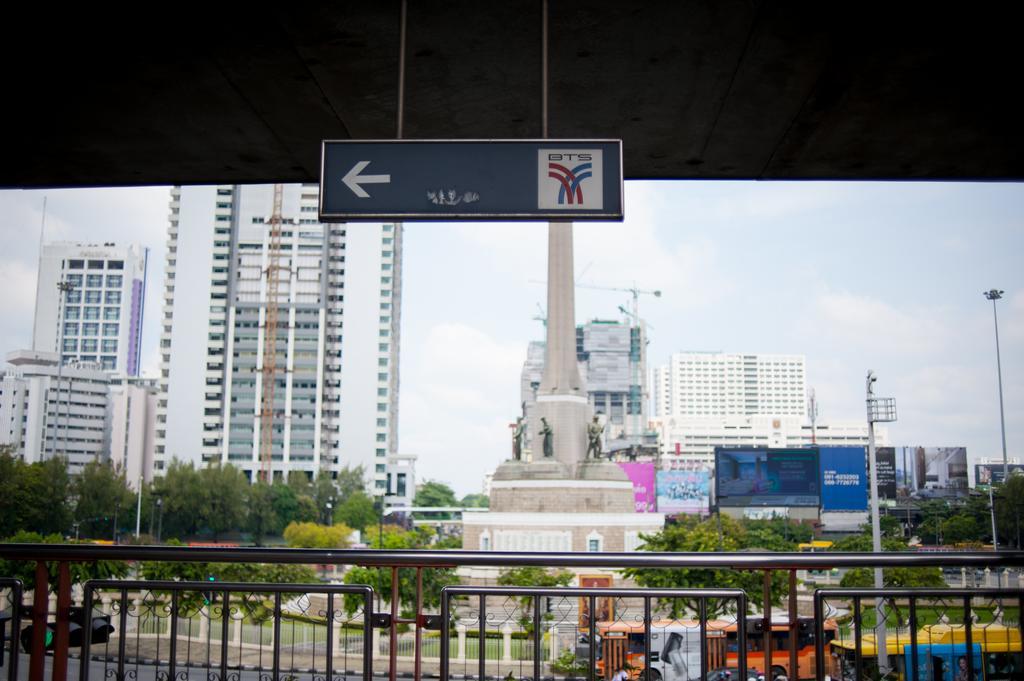 Victory Park Hostel Bangkok Exterior photo
