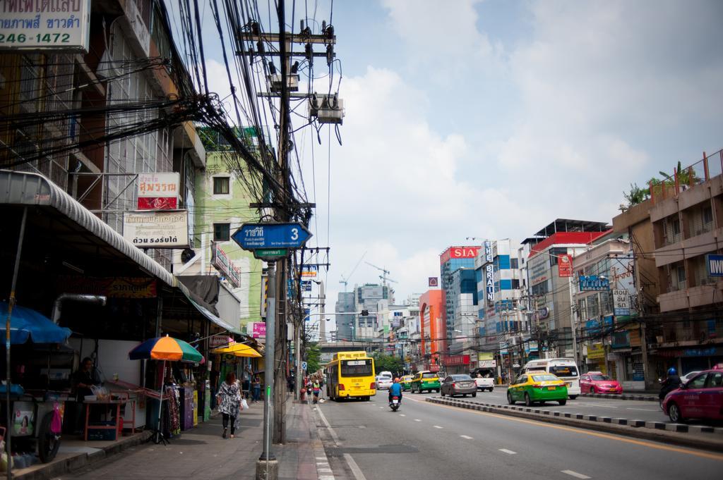 Victory Park Hostel Bangkok Exterior photo