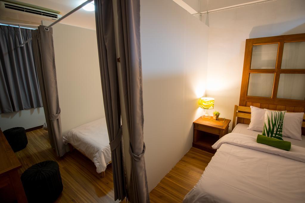 Victory Park Hostel Bangkok Exterior photo