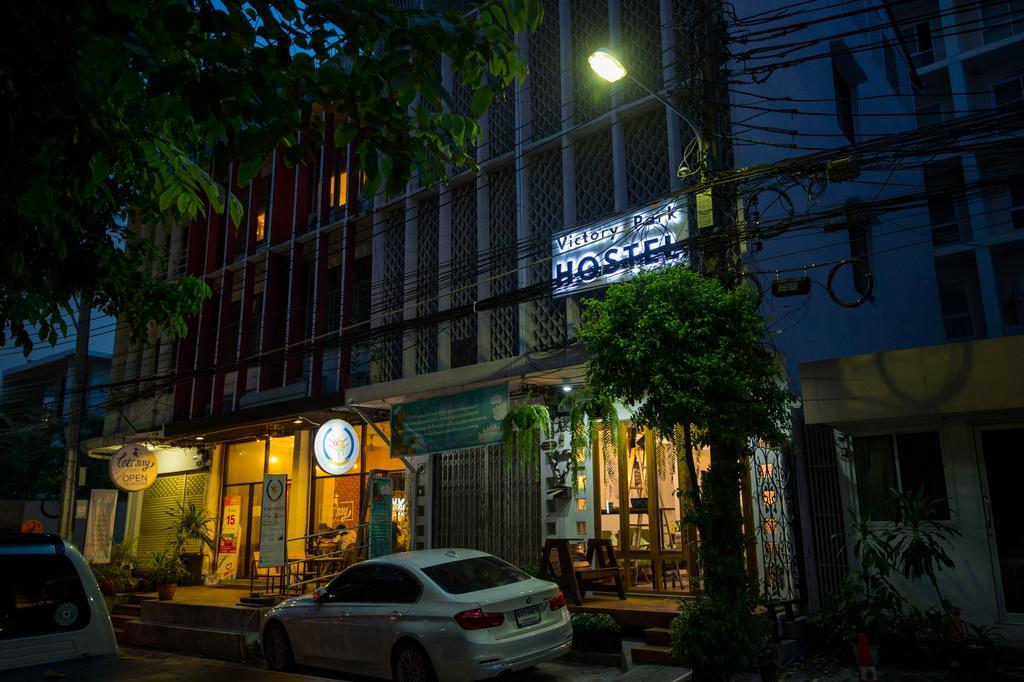 Victory Park Hostel Bangkok Exterior photo