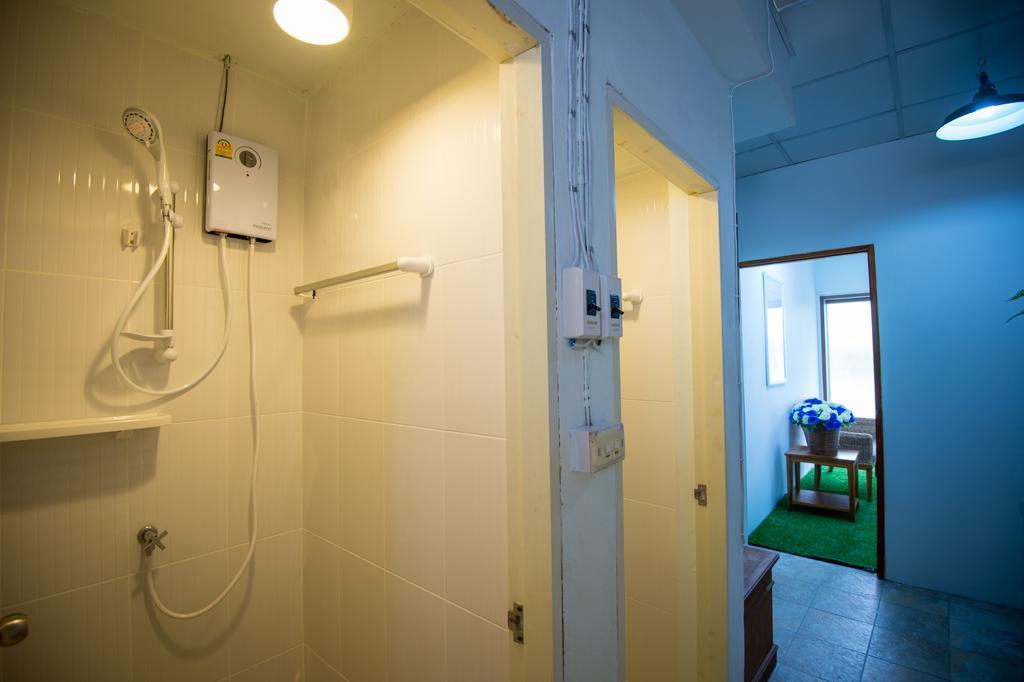 Victory Park Hostel Bangkok Room photo