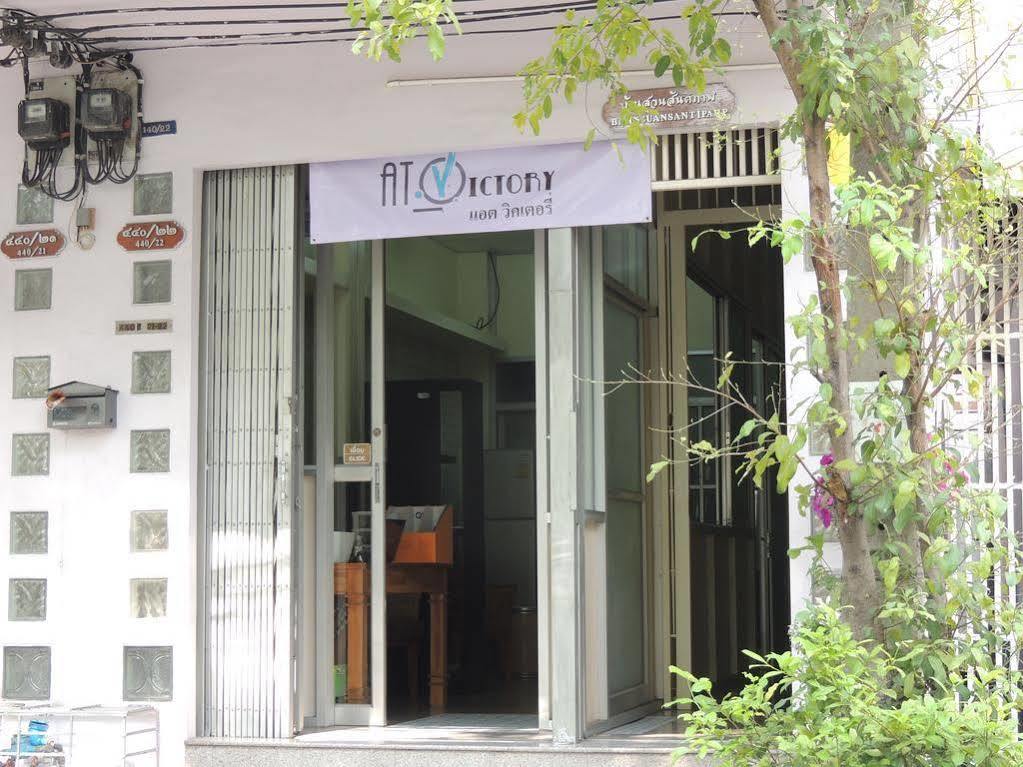 Victory Park Hostel Bangkok Exterior photo