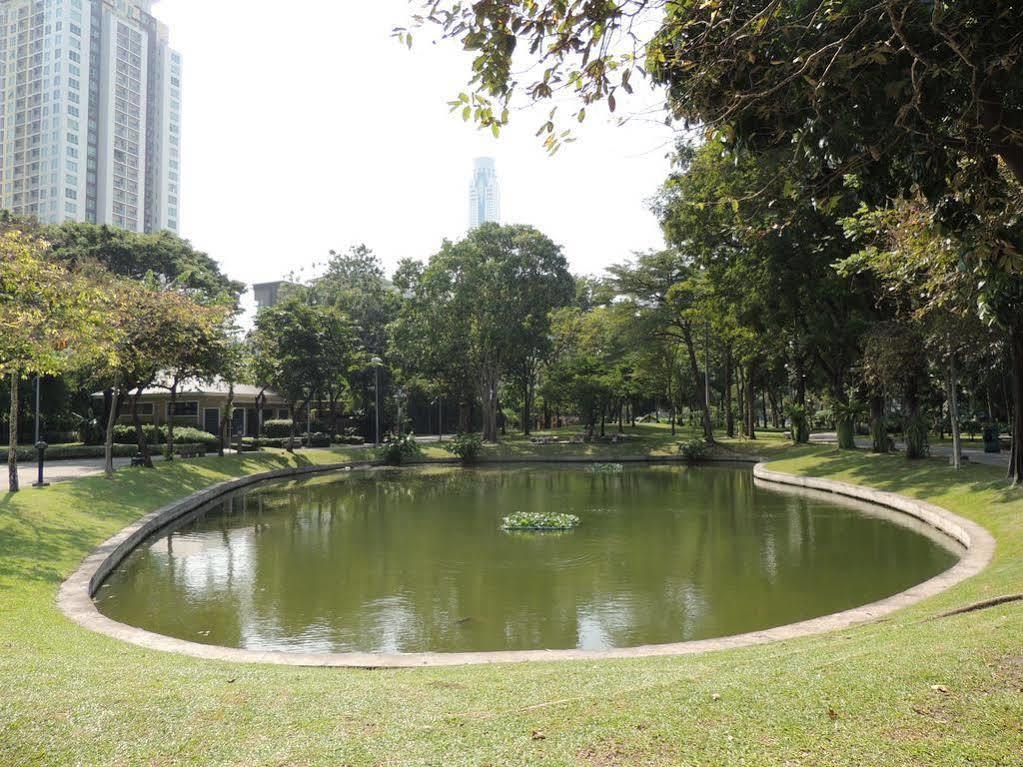 Victory Park Hostel Bangkok Exterior photo